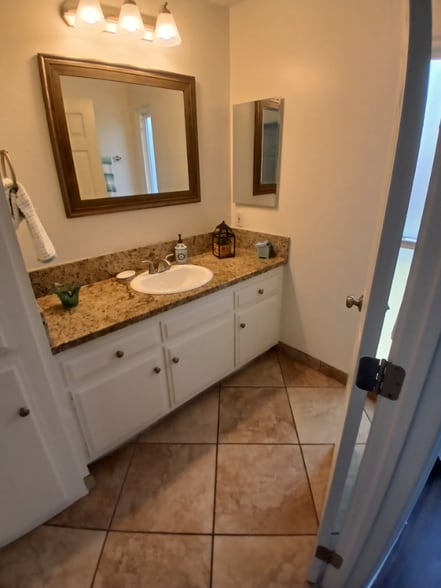 Building Photo - 837 Amigos Way