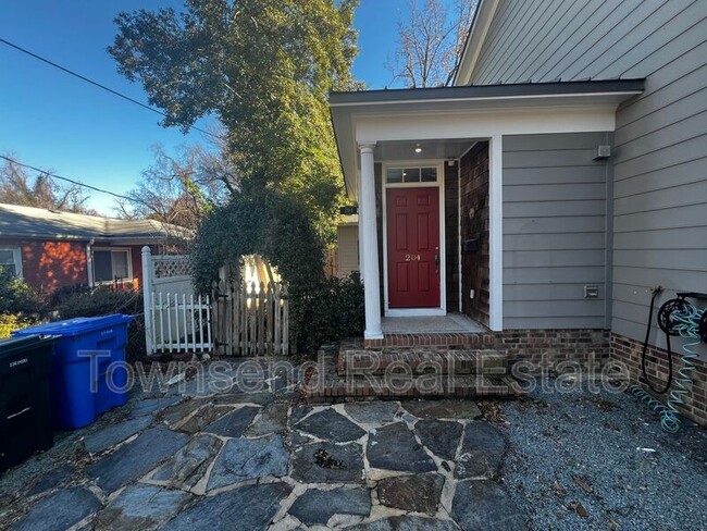 Building Photo - 204 Woodside Ave