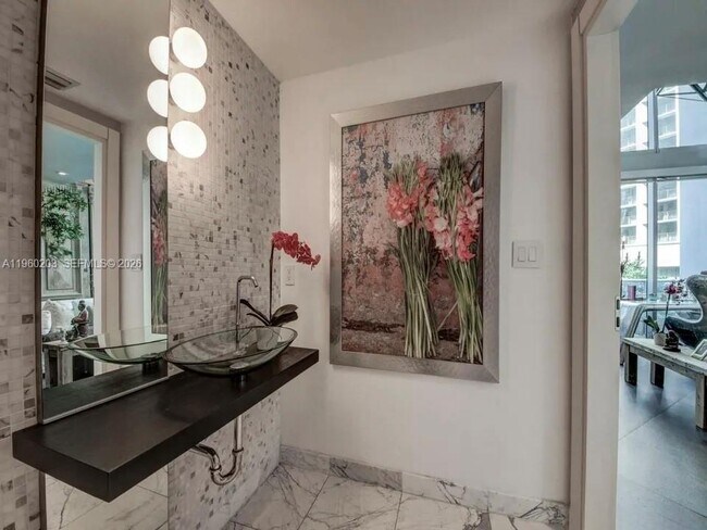 Building Photo - 200 Biscayne Blvd Way