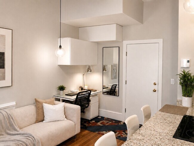 Building Photo - 389 Beacon St