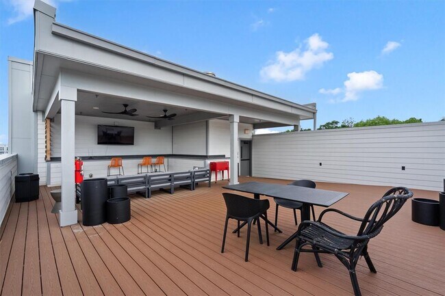 Building Photo - 2220 Webberville Rd