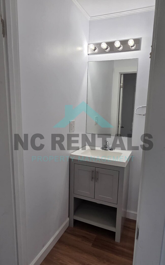 Building Photo - 204 N 6th Ave