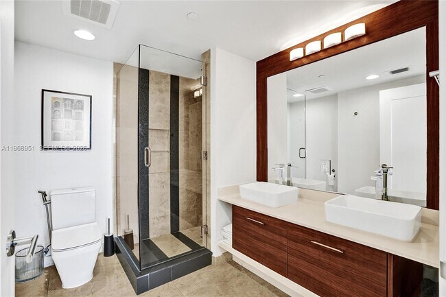 Building Photo - 601 NE 27th St