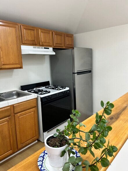 Kitchen - 17630 Cantara St