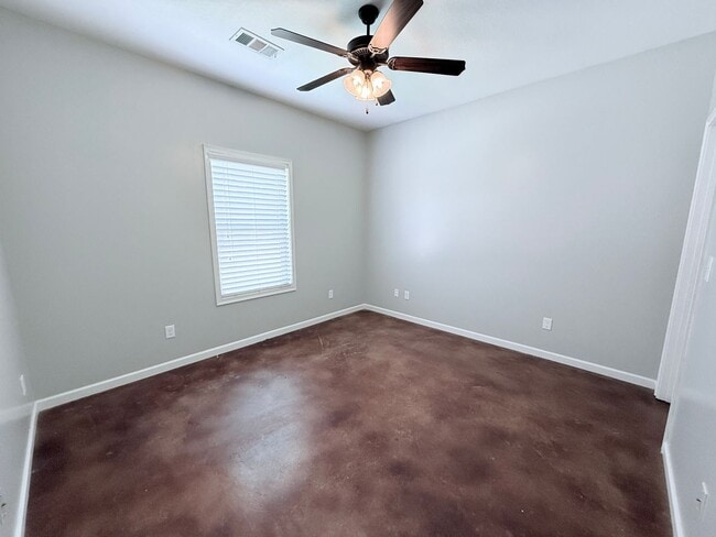 Building Photo - 103 Private Rd 4017