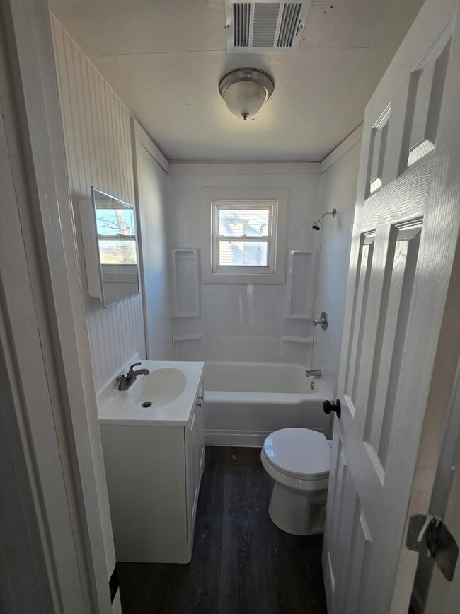 Building Photo - LIMITED TIME**1/2 OFF DEPOSIT**