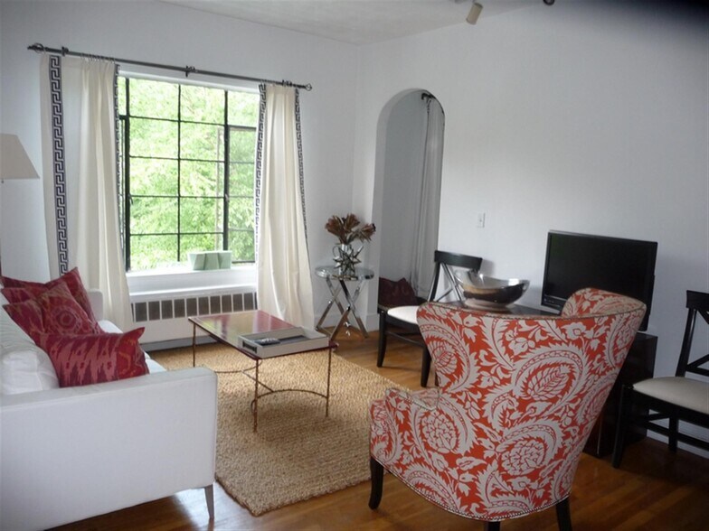Primary Photo - 21 Ellery St