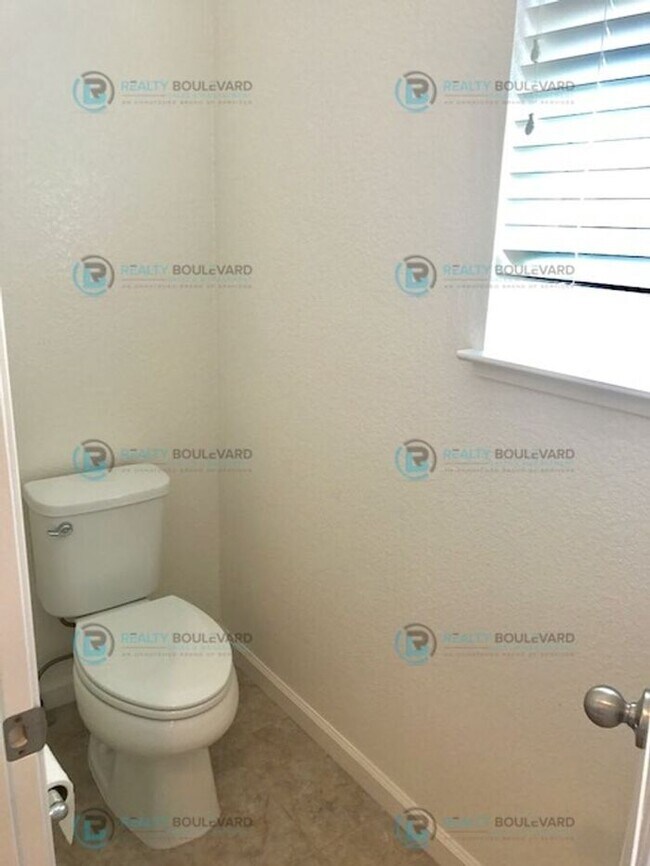 Building Photo - Beautiful 3-Bedroom Home in South Meadows ...