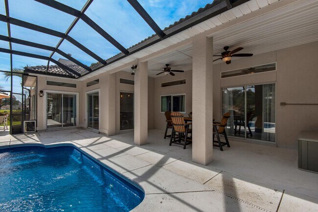 Building Photo - Shalimar Location with a Pool