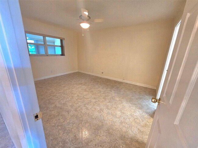 Building Photo - 3531 NW 50th Ave