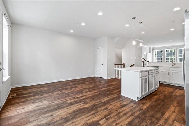 Building Photo - 309 Spring Bank Way