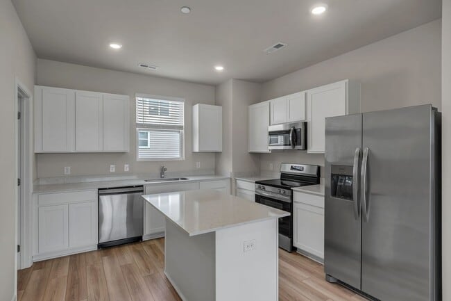 Building Photo - 1205 Harper Lndg