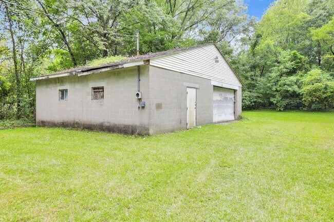 Building Photo - 2365 Stelzer Rd