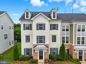 Building Photo - 7416 Riding Meadow Way
