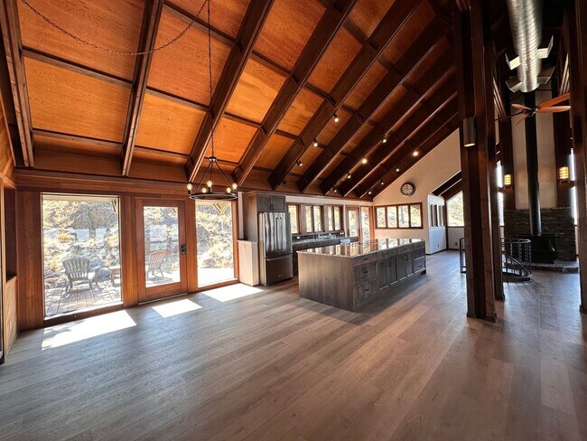 Building Photo - 10747 SW Mintken Ln