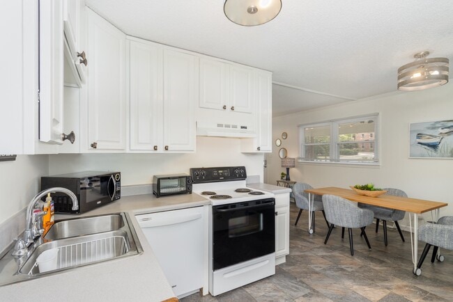 Building Photo - 205 Sunset Dr