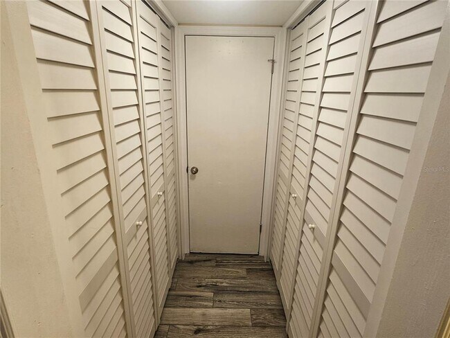 Building Photo - 2045 Alpine Rd