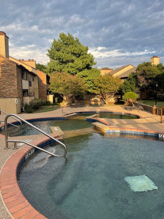 Building Photo - 1200 Harwell Dr