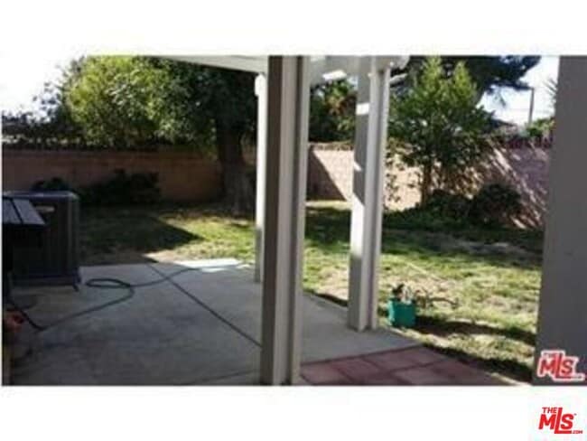 Building Photo - 10123 Hanna Ave