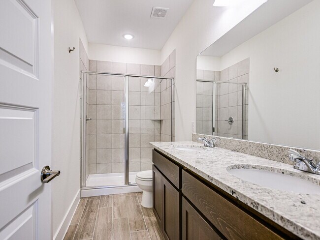 Building Photo - "Spacious 3-Bed Condo with 2 Baths in Charming Georgetown – 1424 Sq Ft of Comfort on Parkline Dr!"