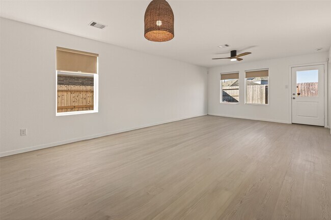 Building Photo - 6915 Lilac Vine Ln