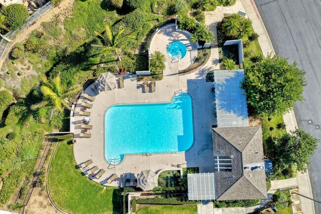 Building Photo - Furnished 2 bedroom in Carlsbad-Close to Beach