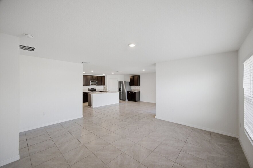 Building Photo - 2812 Gumbo Limbo Dr