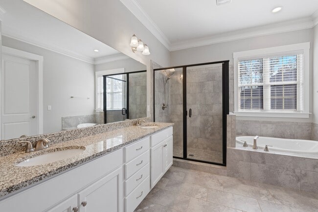 Building Photo - 704 Kenway Loop