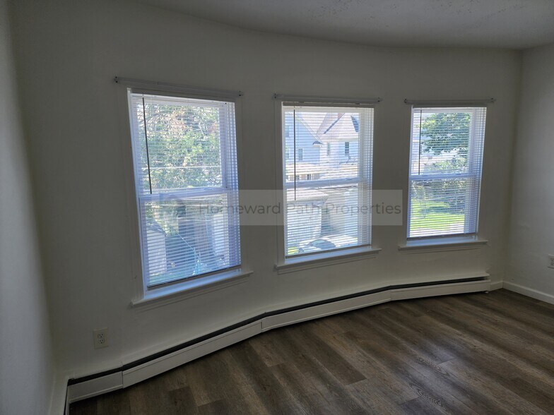 Bed 1 - 749 Roberts Ct