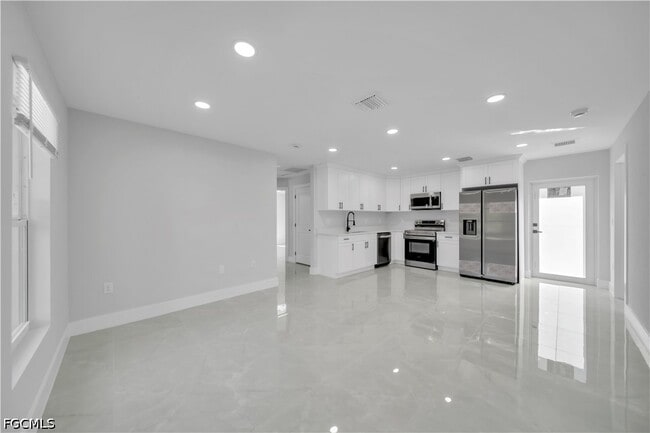 Building Photo - 4604 Queen Ave N