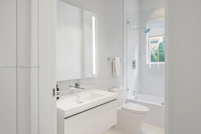 Building Photo - 745 NE 77th St