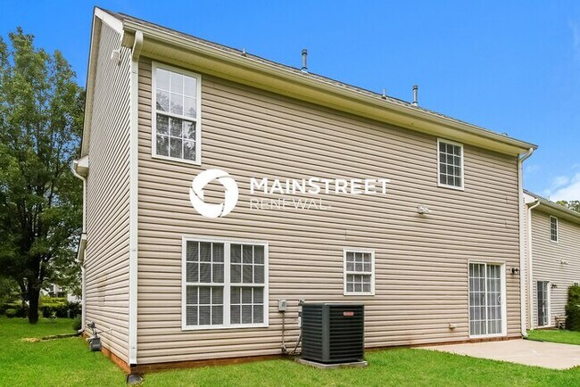 Building Photo - 3 Bedroom Pet-Friendly Home in GREENSBORO,...