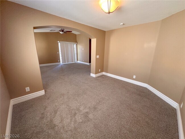 Building Photo - 142 Castle Course Ave