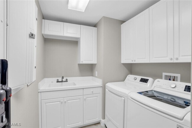 Building Photo - 265 Indies Way