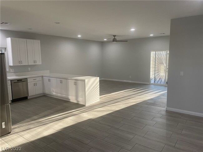 Building Photo - 4966 Andover Dr