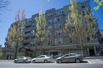 Building Photo - 2 bedroom in Seattle WA 98105