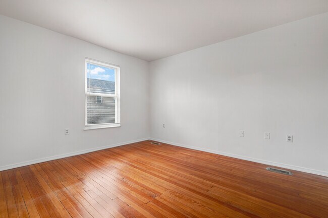 Building Photo - 2705 24th St NE