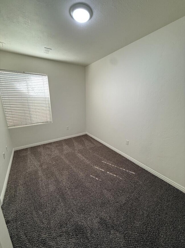 Building Photo - 8825 Jefferson Dr