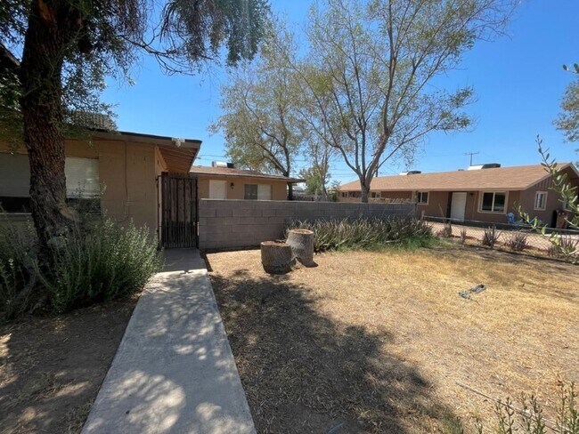 Building Photo - 1625 W Peoria Ave