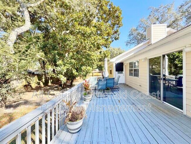 Building Photo - 1126 Bay Ct