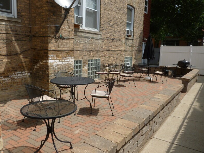Building Photo - 4151 N Ashland Ave