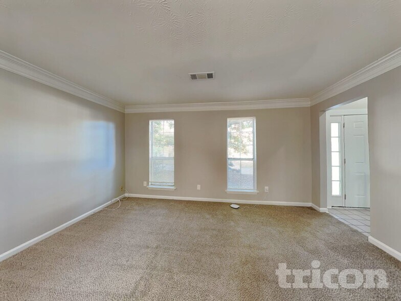 Building Photo - 5625 Longbow Dr