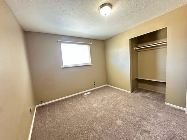 Building Photo - 6046 S 4000 W
