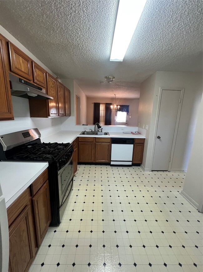 Building Photo - 4710 Salina St