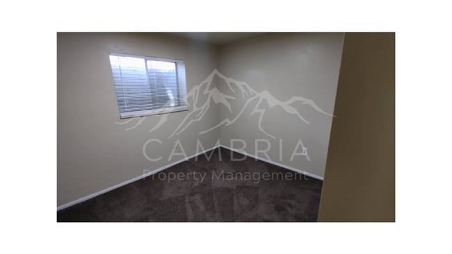 Building Photo - Roomy 4 Bedroom Rambler with additional bo...