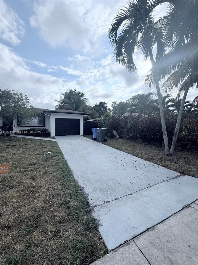 Building Photo - 4240 SW 27th St