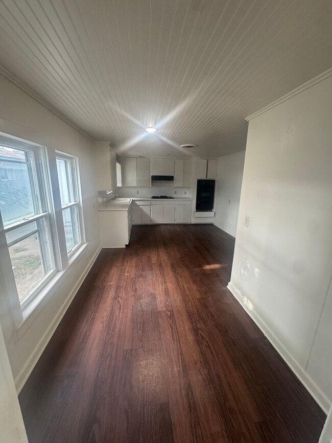 Building Photo - NEWLY RENOVATED - CHARMING 3/2 with STORAGE UNIT and COVERED PARKING