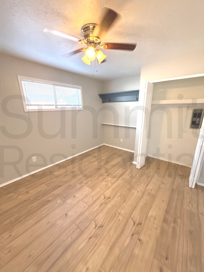 Building Photo - 6076 Dooley Dr
