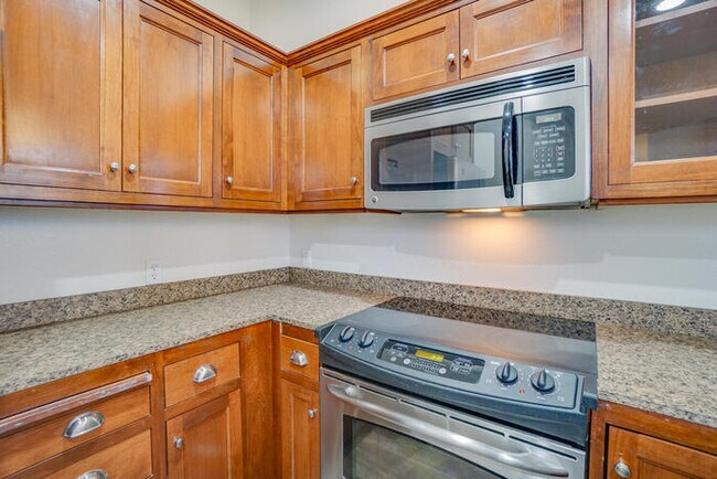 Building Photo - BEAUTIFUL CONDO ON THE COLUMBIA RIVER