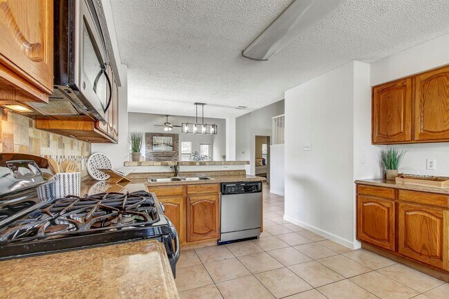 Building Photo - 17516 Klamath Falls Dr